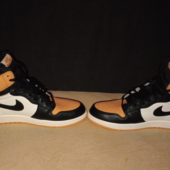 IOB Air Jordan 1 Retro High OG Taxi Mens Size 11 VNDS - Picture 11 of 16
